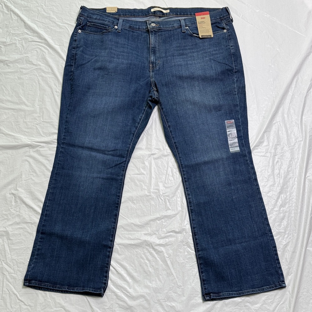 Levi's Women’s Classic Bootcut Indigo Jeans. 24W Short.New with Tags